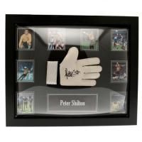 ���������� �������� � ���������� ������ ������� Shilton Signed Glove (Framed)
