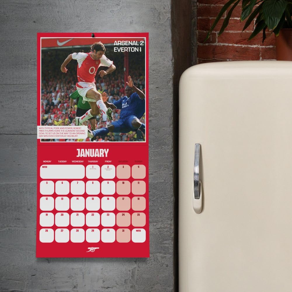 Календарь Арсенал настенный 30х30 Legends Square Calendar 2026