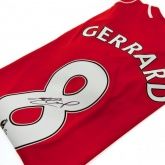 �������� � ���������� ������� �������� Gerrard Signed Shirt