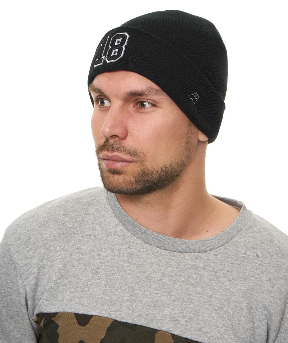 Шапка с номером 18, черная, 18917