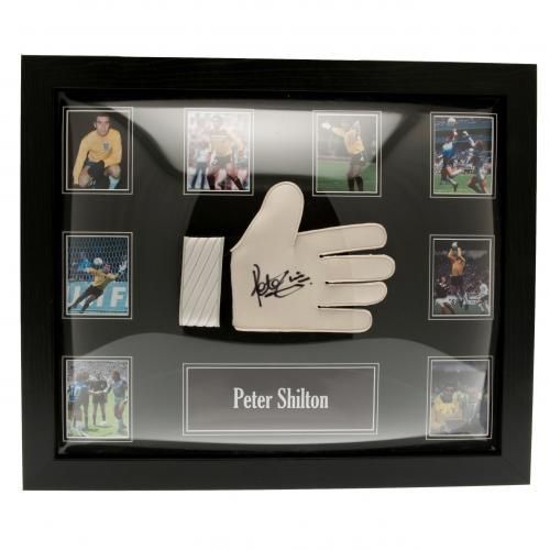 Вратарская перчатка в автографом Питера Шилтона Shilton Signed Glove (Framed)