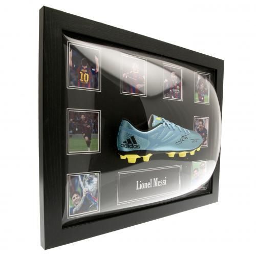Бутса в автографом Лионеля Месси Messi Signed Boot (Framed).