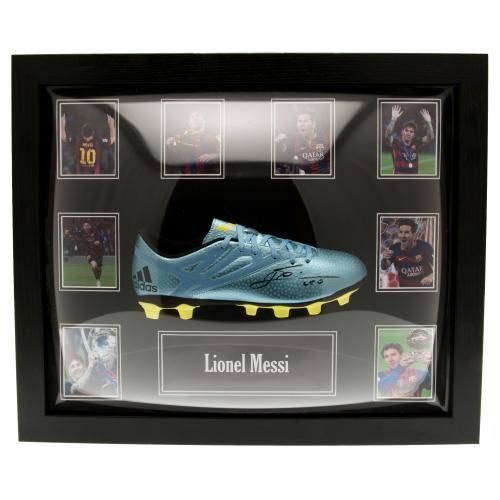 Бутса в автографом Лионеля Месси Messi Signed Boot (Framed).