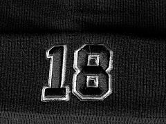 Шапка с номером 18, черная, 18917