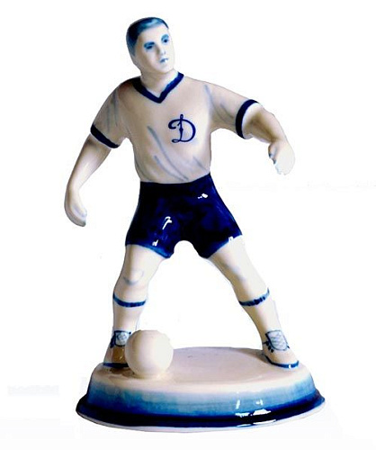 Фигурка "Футболист Динамо" мал. 15 см гжель