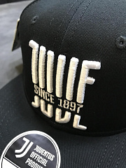 Бейсболка Ювентус 37231 черная с прямым козырьком