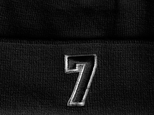 Шапка с номером 7, черная, 18906