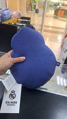 Подушка Реал Мадрид в форме эмблемы 21*28 вышитая