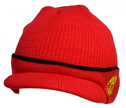 Шапка вязаная Манчестер Юнайтед красная с козырьком