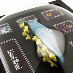 Бутса в автографом Лионеля Месси Messi Signed Boot (Framed).