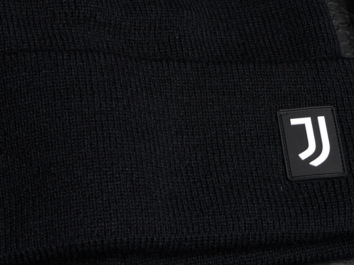 Шапка Ювентус 37301 черная с отворотом