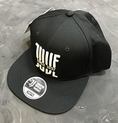 Бейсболка Ювентус 37231 черная с прямым козырьком